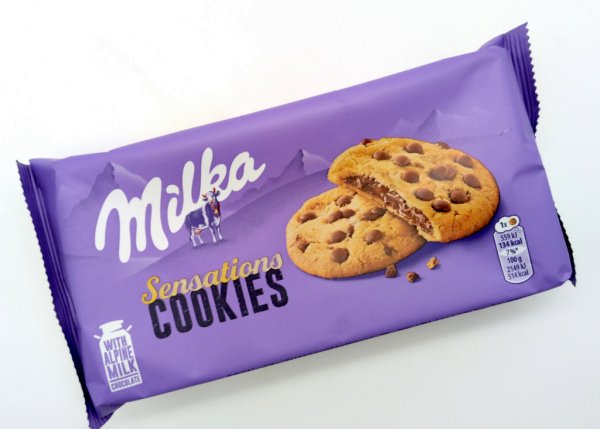 Печиво вівсяне Milka Sensations Cookies з шоколадним кремом 6шт 156г
