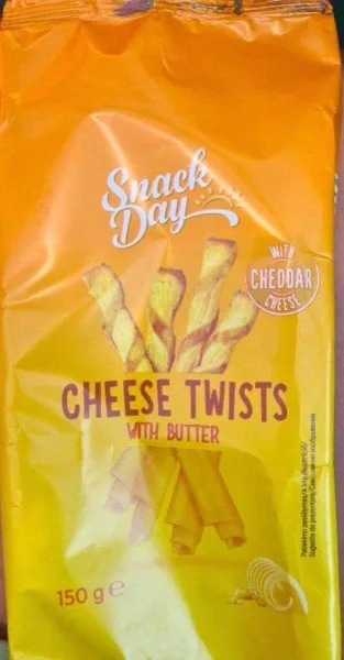 Хлібні палички солені з слоєного тіста Snack Day Cheese Twists With Butter Cheddar снеки з маслом та сиром Чеддер 150г - 2