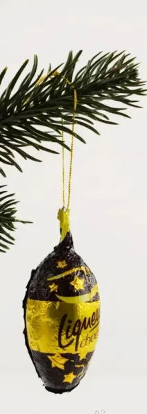 Шоколадна шишка Новорічна з підвіскою Figaro Liqueur Chocolate молочний шоколад з лікером 27г - 1