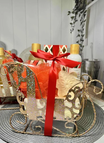 Набір Новорічний Подарунок Косметика для ванни та процедур SPA 5в1 WonderNice Christmas Present металеві Різдвяні сані 505мл - 2
