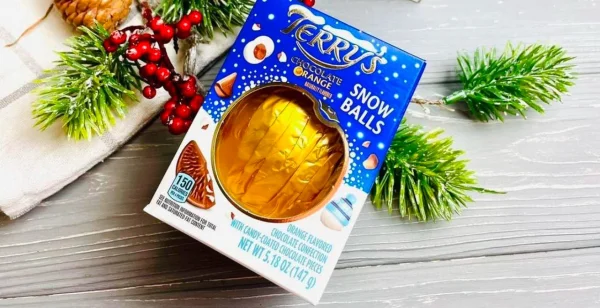 Шоколад у формі Апельсина молочний Terrys Chocolate Orange Snow Balls cнігові шарики з шоколадним драже 147г - 1