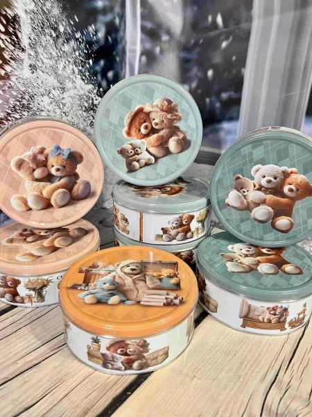 Печиво Cвяткове Jacobsens Bakery Сute Teddies Love Family Милі Ведмедики з шоколадною крихтою Бокс 150г - 2