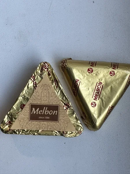 Цукерка Грецький шоколад Трикутник Melbon Chocolate Triangle Мелбон молочний шоколад з праліне в Фользі 25г - 1