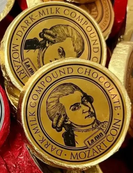 Цукерка шоколадна Монета Laran Dark Milk Compound Chocolate Mozart Coin Gold Ларан Моцарт темномолочна в Золотій Фользі 22г - 1
