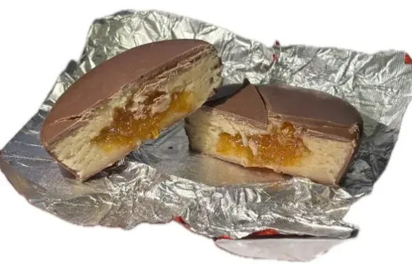 Цукерка шоколадна Монета Laran Vivaldi Marzipan Coin Red Ларан Вівальді Марципан з курагою в молочному шоколаді в Фользі 42г - 3