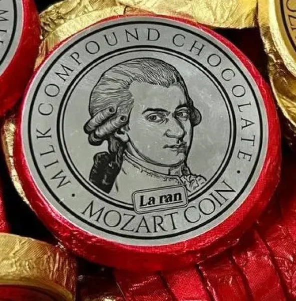 Цукерка шоколадна Монета Laran Dark Milk Compound Chocolate Mozart Coin Red Ларан Моцарт темномолочна в Червонозолотій Фользі 22г - 1