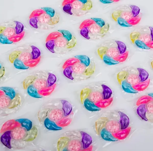 Парфумовані капсули з гранулами для Прання WellMe 6в1 Super-concentrated Clean Laundry Pods Велмі Універсальні Квіти аромат 40шт - 2