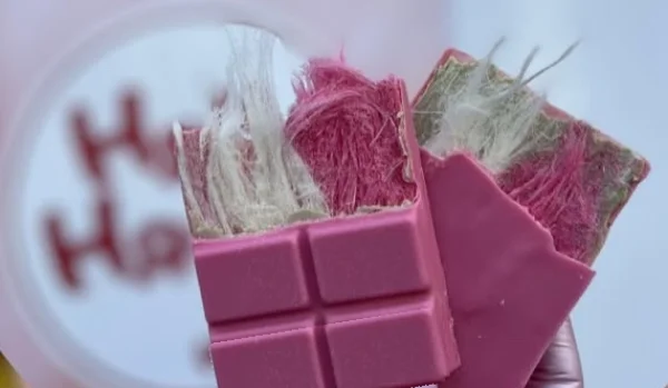 Шоколад Ангельське Волосся з Цукровою ватою Swangate Angel Hair Pismaniye Chocolate Свангейт малина з фісташками та Пішманіє 185г - 2
