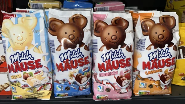 Шоколадні цукерки Choceur Milch Mause Eerdbeere Молочні Мишки з фундуком з Чорного шоколаду та Полуницею 210г - 2