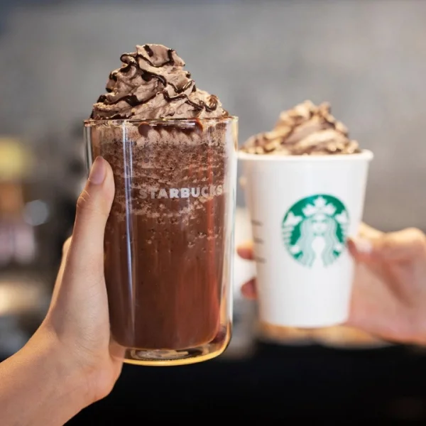 Кава Напій охолоджений в Дорогу Starbucks Signature Chocolate Старбакс суміш кави Шоколад з Кремом Стакан з кришкою 220мл - 2