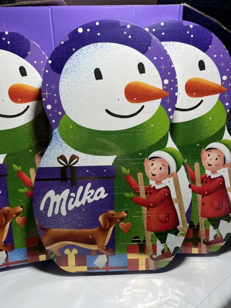 Набір Подарунок Новорічний Адвент календар Сніговик Milka Snow Mix Advents kalender Мілка шоколадні цукерки мікс Дитячий 213г - 1