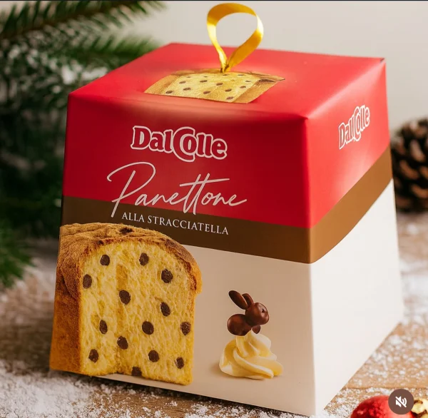 Панеттоне DalColle Panettone alla Stracciatella ДалКолле Класичний Шоколадні крихти з кремом сиру Страчателла Бокс з ручкою 750г - 1