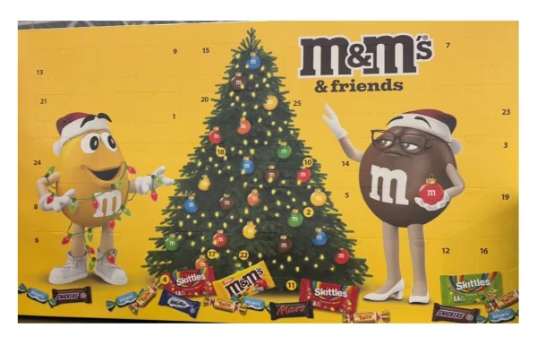 Набір Подарунок різдвяний Адвент-календар M&Ms and Friends Advent Calendar ММс Набір солодощів 24 віконечка 463г - 1