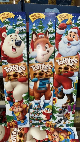 Набір Шоколадні цукерки в коробці та Ігри Новорічні Storck Toffifee Santa&Friends Тофіфе Санта і друзі Висока коробка 3шт 375г - 3