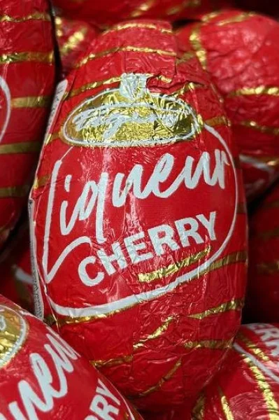 Шоколадне яйце без підвіски Figaro Liqueur Cherry Фігаро з вишневим лікером фольгована обгортка 1шт 27г - 1